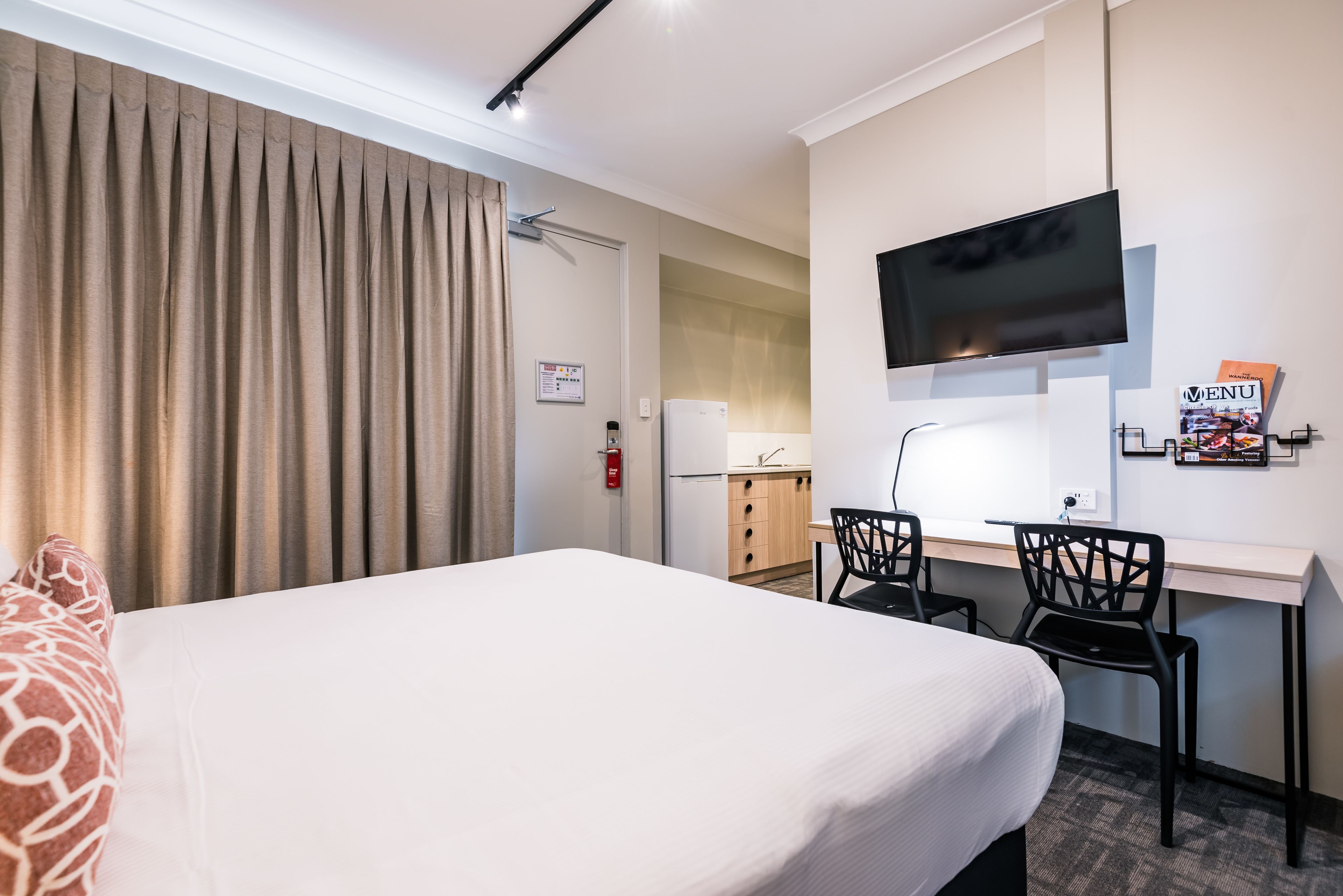 studio family | desk, iron/ironing board, free wifi, bed sheets