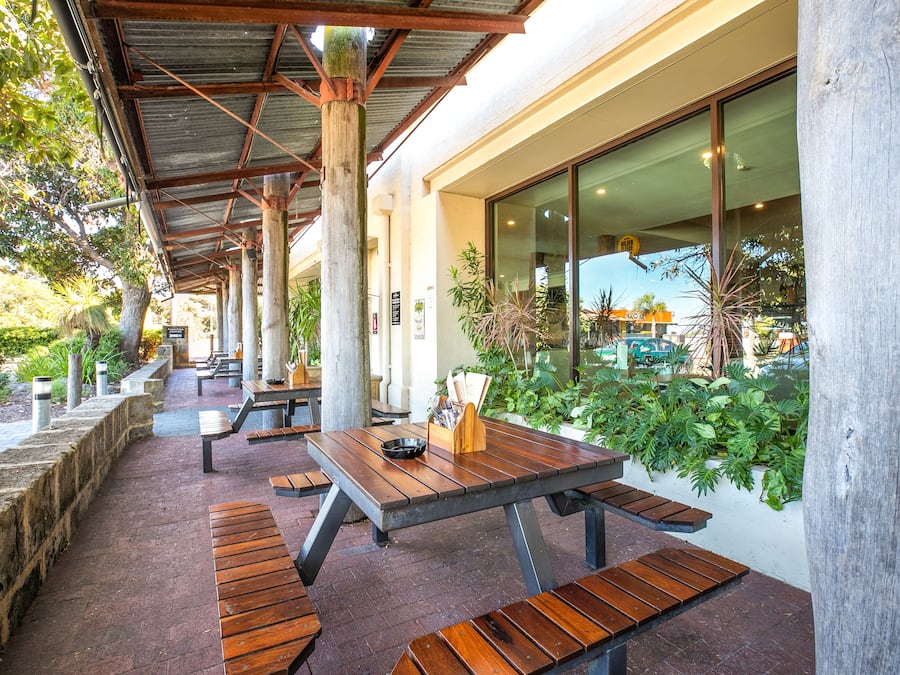 Se sirven almuerzos y cenas, cocina internacional