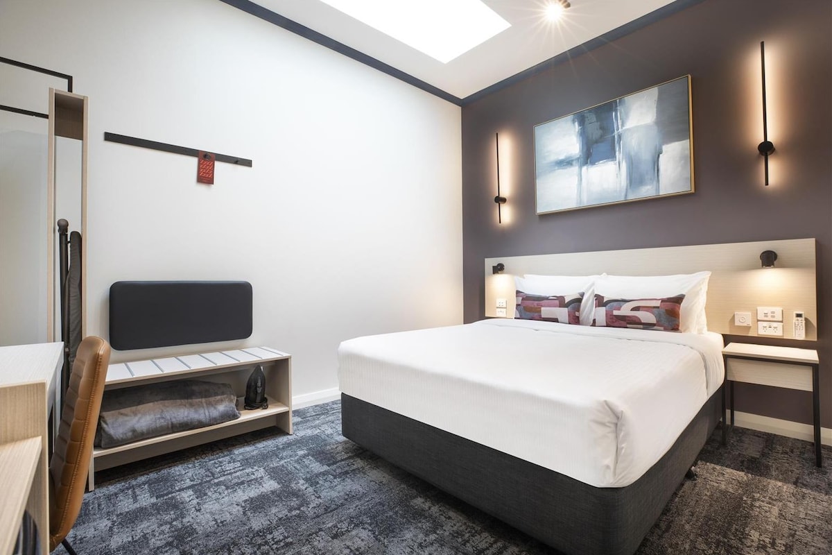 Desk, iron/ironing board, free WiFi, bed sheets
