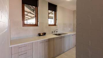 Leilighet | Eget tekjøkken | Kjøleskap, kaffetrakter/tekoker og vannkoker