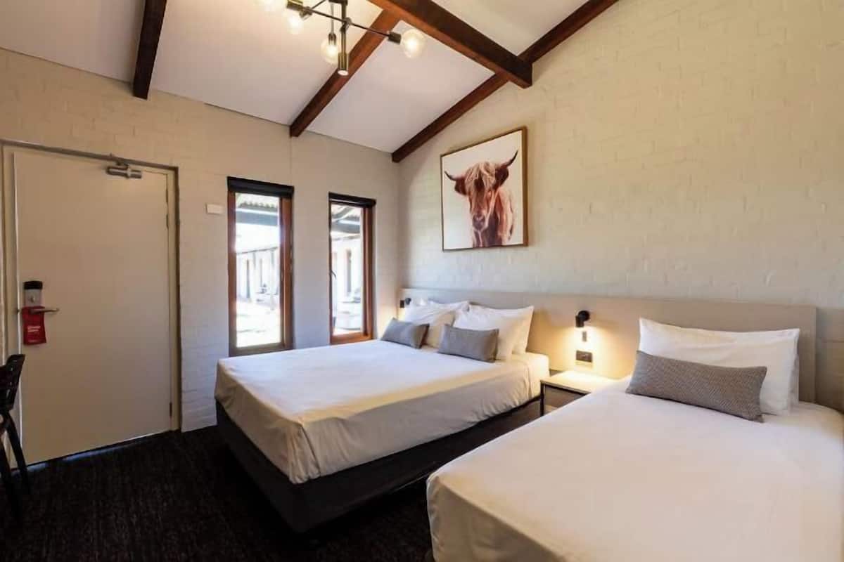 1 bedroom, minibar, desk, iron/ironing board