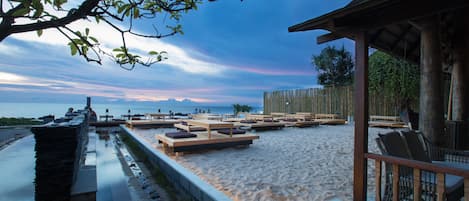 Cocina internacional con vista a la playa