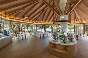 4 restaurants; breakfast, lunch, dinner and brunch served - PP Princess Resort (Ko Phi Phi)