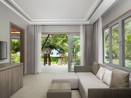 Villa, Private Pool, Sea View (BAR noise 8PM - 2AM) | 起居区 | 40-英寸液晶电视 （配备有线频道）、电视