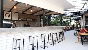 4 restaurants, breakfast, lunch, dinner served; international cuisine