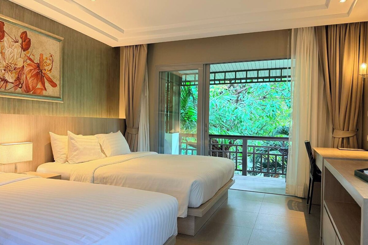 Deluxe Refresh Room