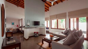 Mountbatten Suite | Bathroom | Free toiletries, hair dryer, slippers, towels - Wallawwa (Kotugoda)