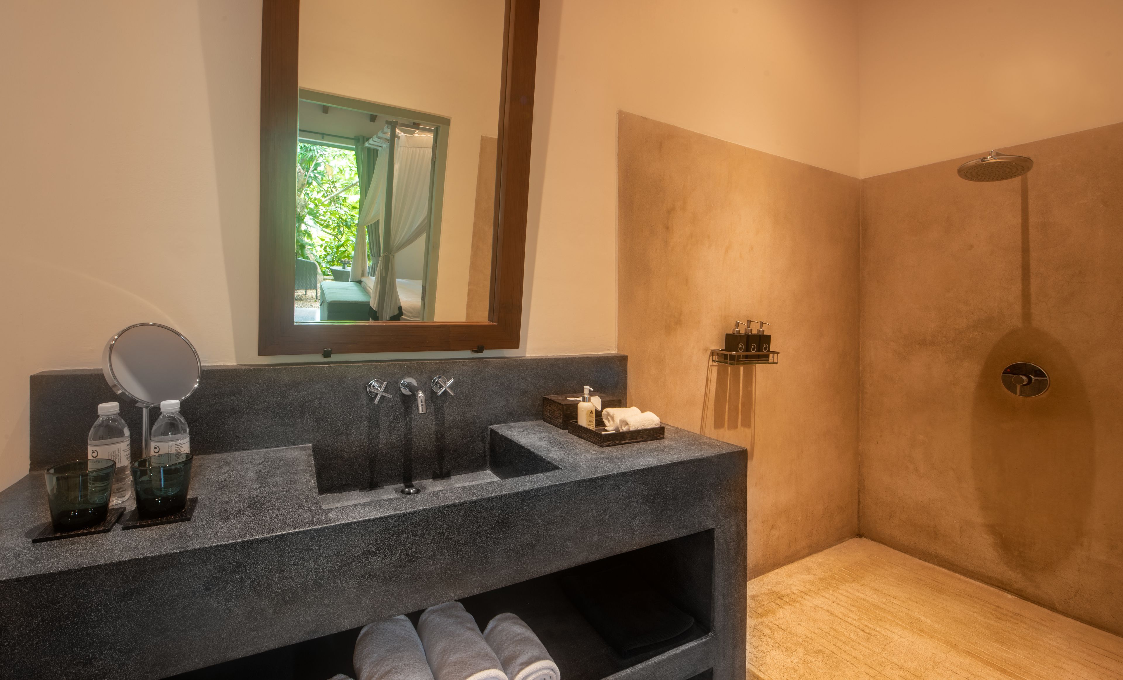 wallawwa bedroom | bathroom | free toiletries, hair dryer, slippers, towels