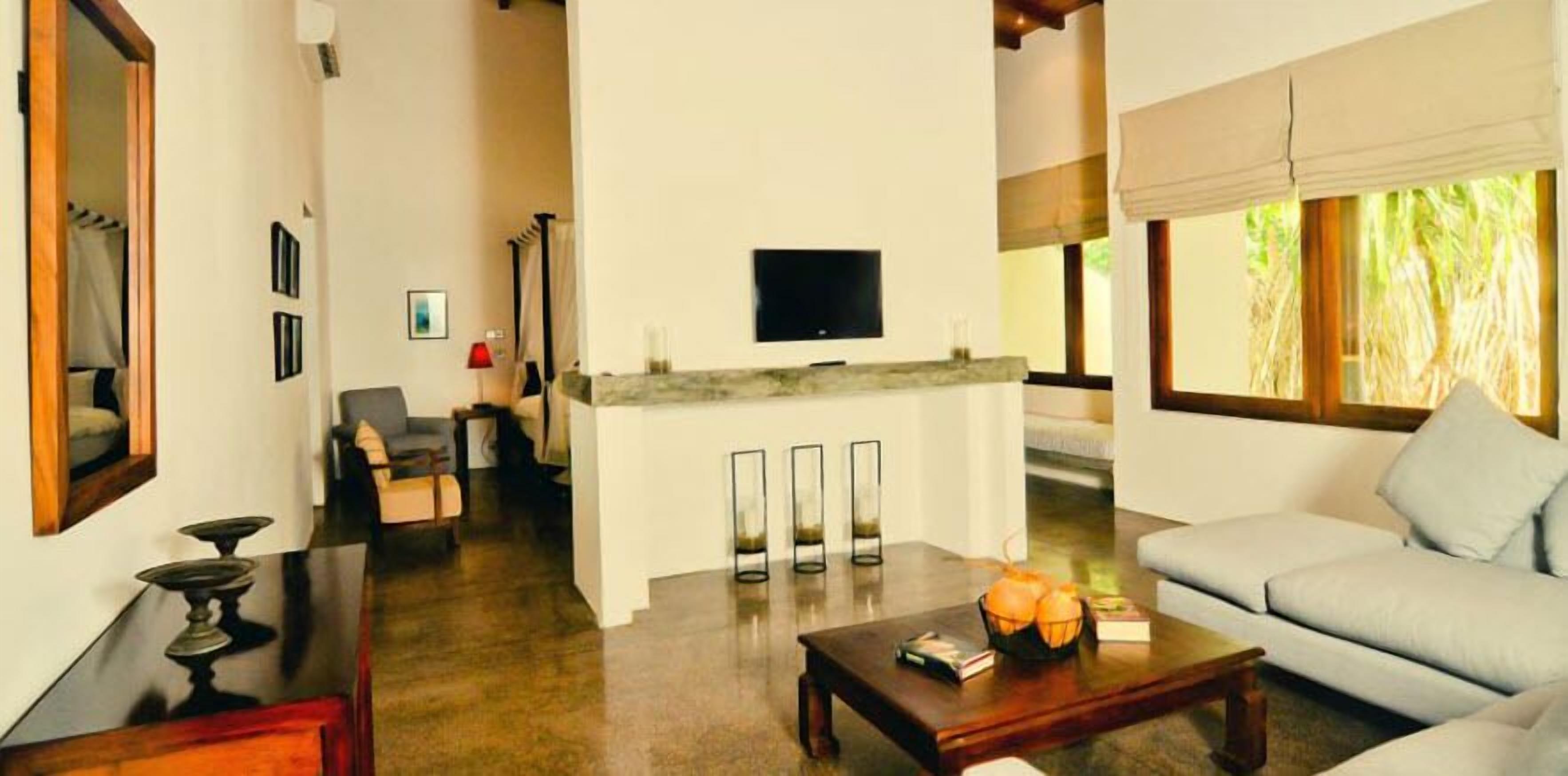 mountbatten suite | living area | tv