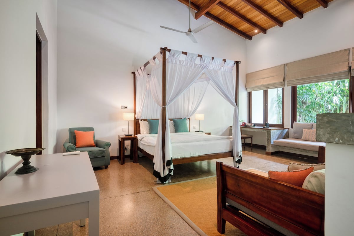 Suite (Mountbatten) | In-room safe, individually decorated, desk, blackout drapes