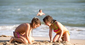 Private beach, sun-loungers, beach umbrellas, beach towels