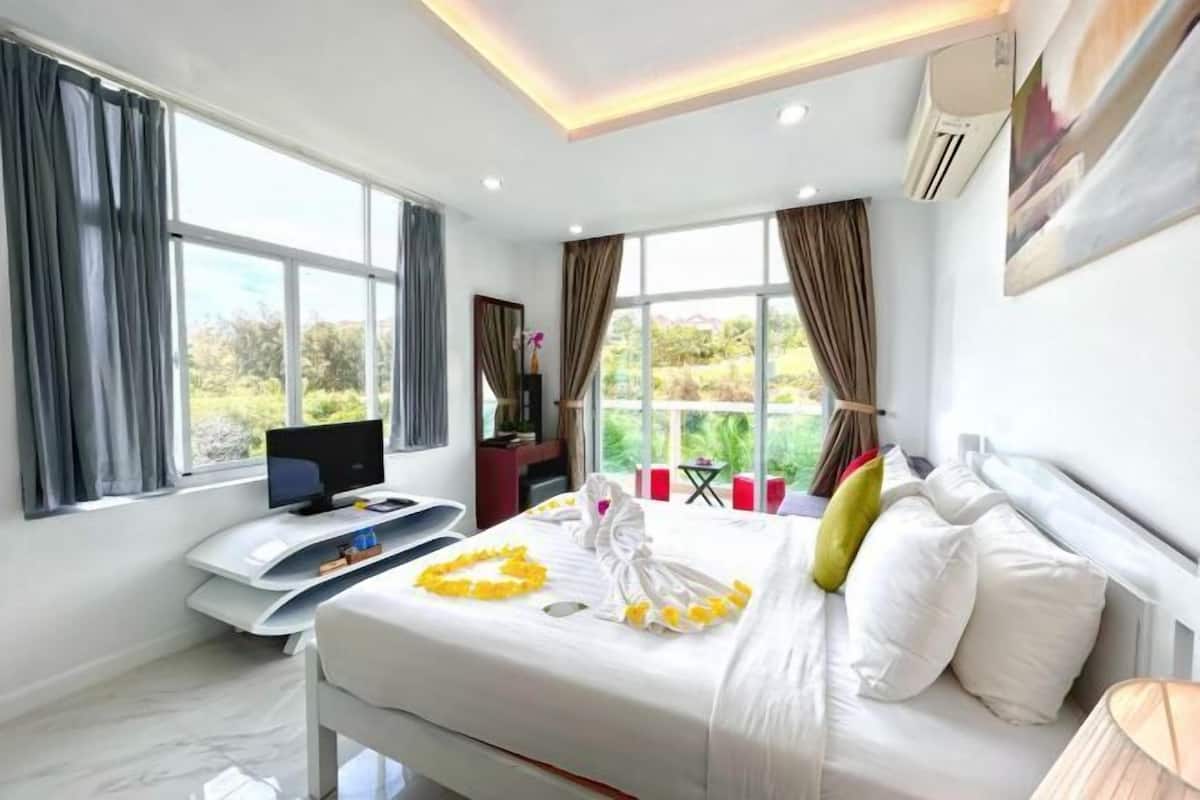 1 bedroom, premium bedding, down duvets, minibar