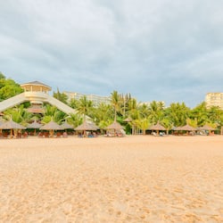 Private beach, sun-loungers, beach umbrellas, beach towels