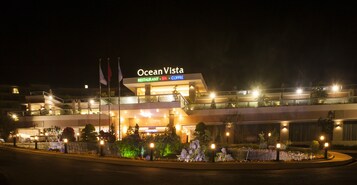 Overnatningsstedets facade – aften/nat