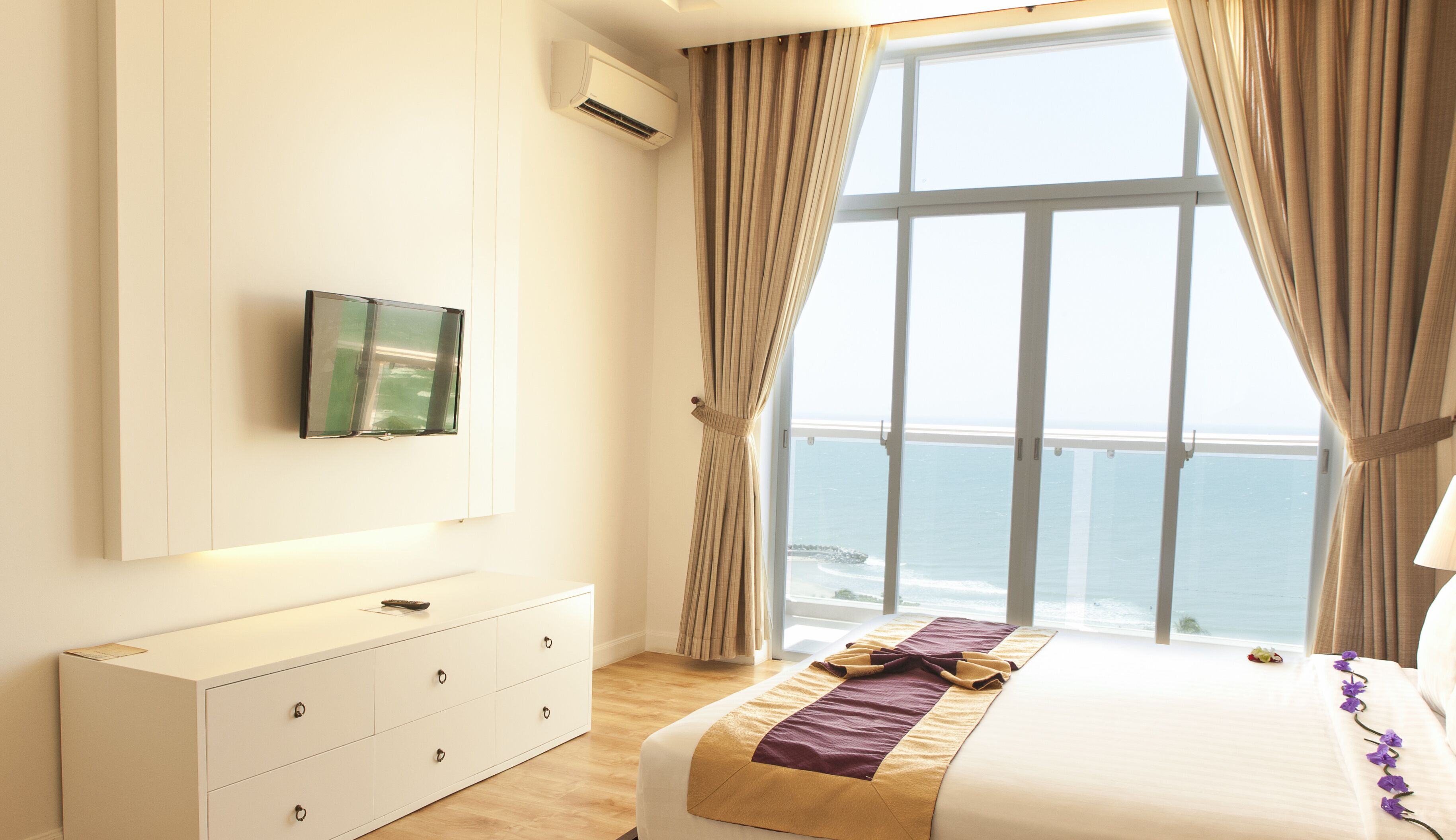 apartment, 2 bedrooms, ocean view | 1 bedroom, premium bedding, down duvets, minibar