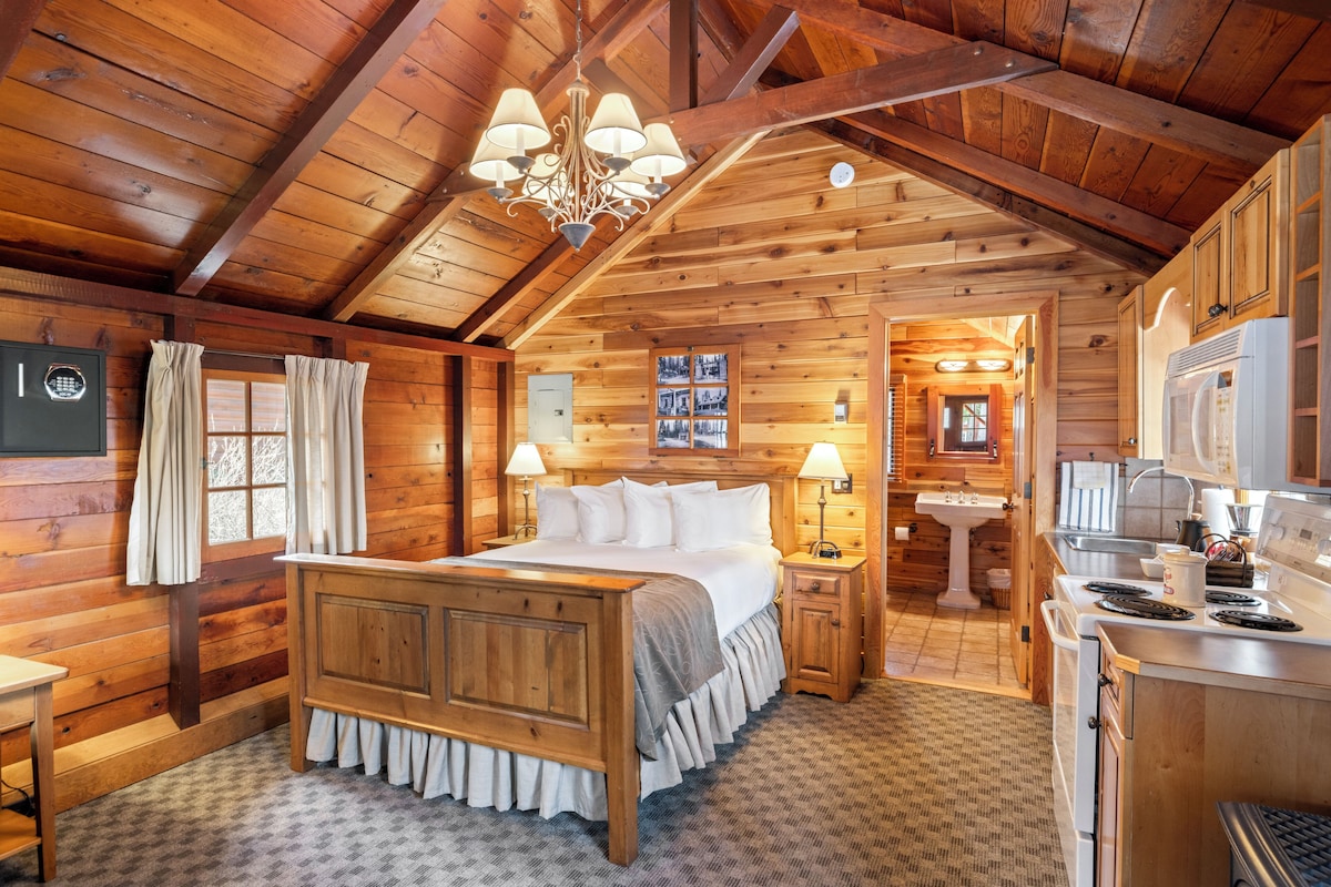 Hypo-allergenic bedding, pillow-top beds, in-room safe, free WiFi