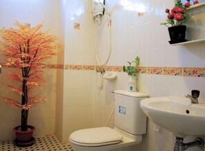 Bathroom - J Guesthouse (Krabi)