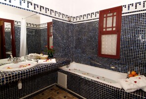Camera Standard (for 1 Person) | Bagno | Doccia, set di cortesia gratuito, asciugacapelli, asciugamani