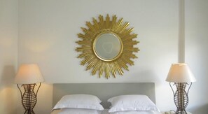 スーペリア ルーム | セーフティボックス (室内)、デスク、遮光カーテン、WiFi (無料)