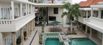 Bali Court Hotel and Apartments