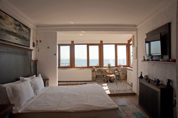 Deluxe Room | Egyptian cotton sheets, premium bedding, down comforters, minibar - Big Orange Hotel Old City  (Istanbul)