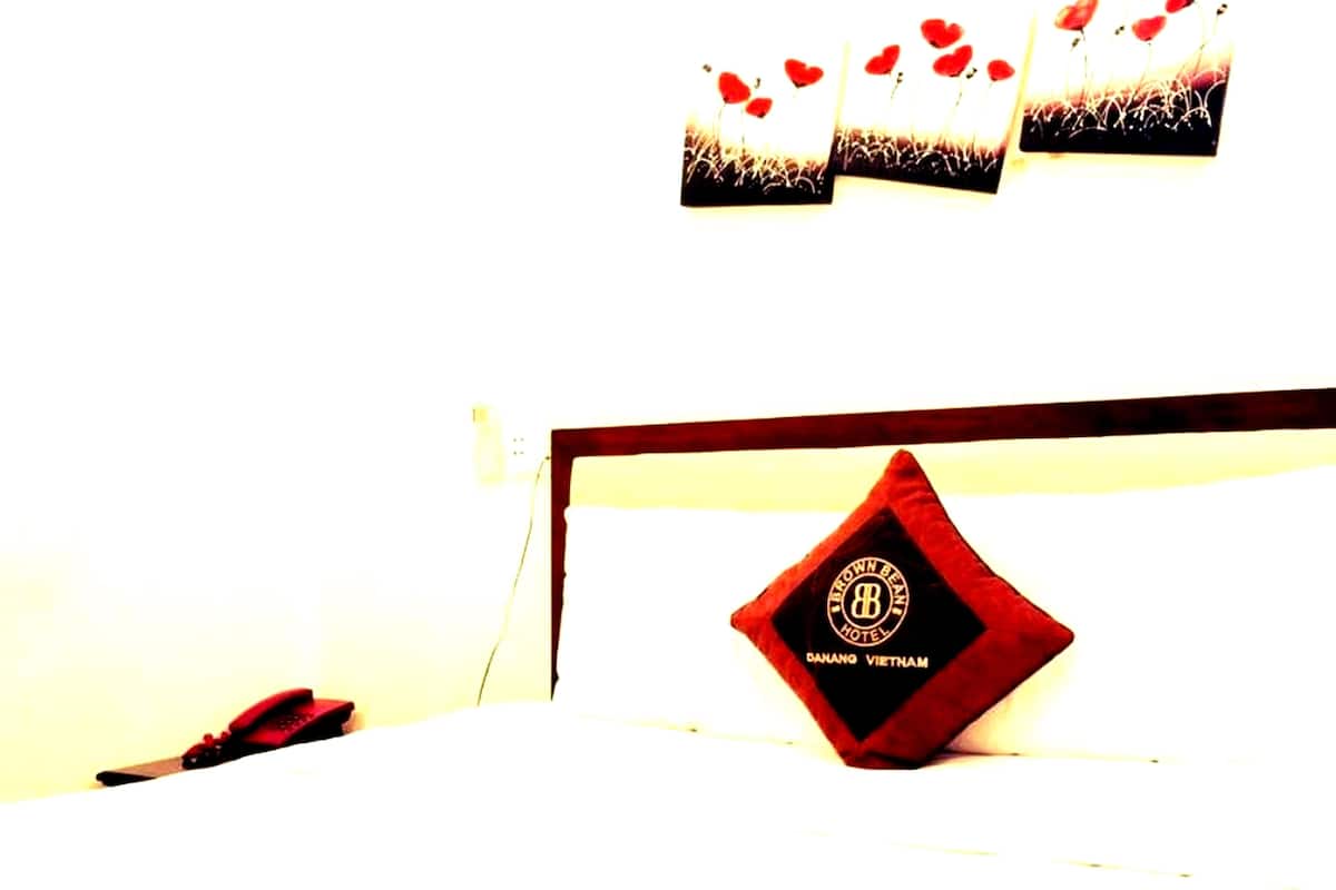 Premium bedding, free minibar items, in-room safe, soundproofing
