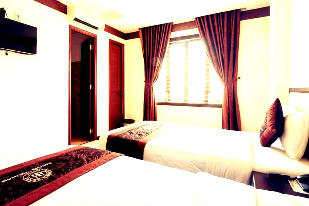 Premium bedding, free minibar items, in-room safe, soundproofing