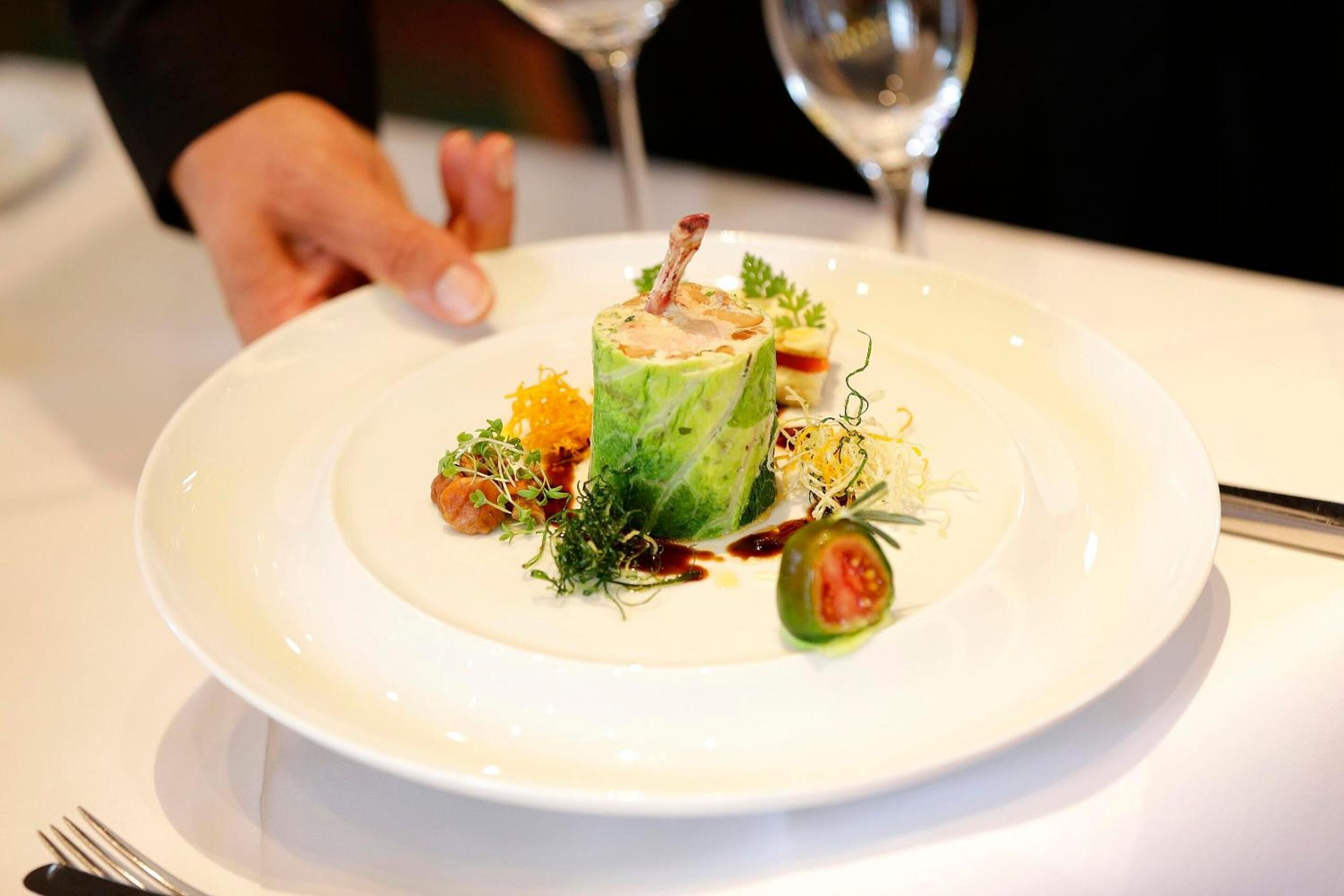 2 restaurants, dinner served, german cuisine