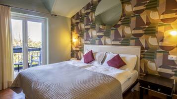 Kamar Double atau Twin Superior, balkon, pemandangan danau terbatas | Brankas, meja kerja, tirai kedap cahaya, dan Wi-Fi gratis