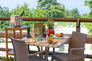 Breakfast, lunch and dinner served  - Hotel Bellavista (San Zeno di Montagna)