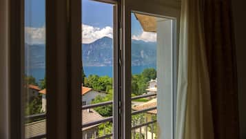 Panoramic-Doppel- oder -Zweibettzimmer, 1 Doppelbett oder 2 Einzelbetten, Seeblick (Panorama) | Blick auf den See