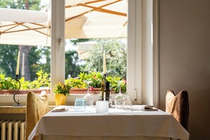 Der serveres morgenmad, frokost og aftensmad