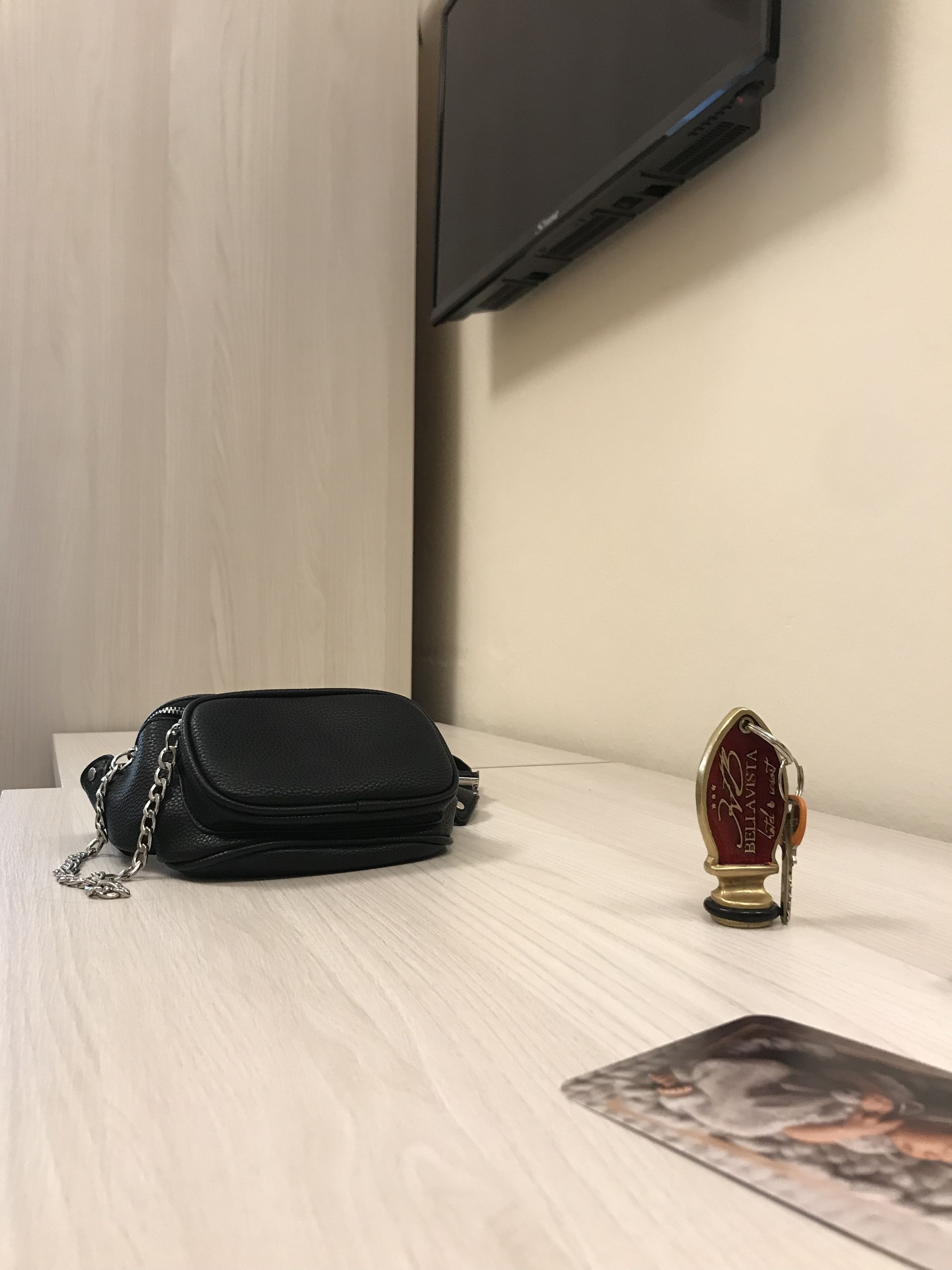 single room | 1 bedroom, down duvets, in-room safe, desk