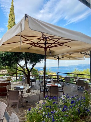 Free daily buffet breakfast  - Hotel Bellavista (San Zeno di Montagna)