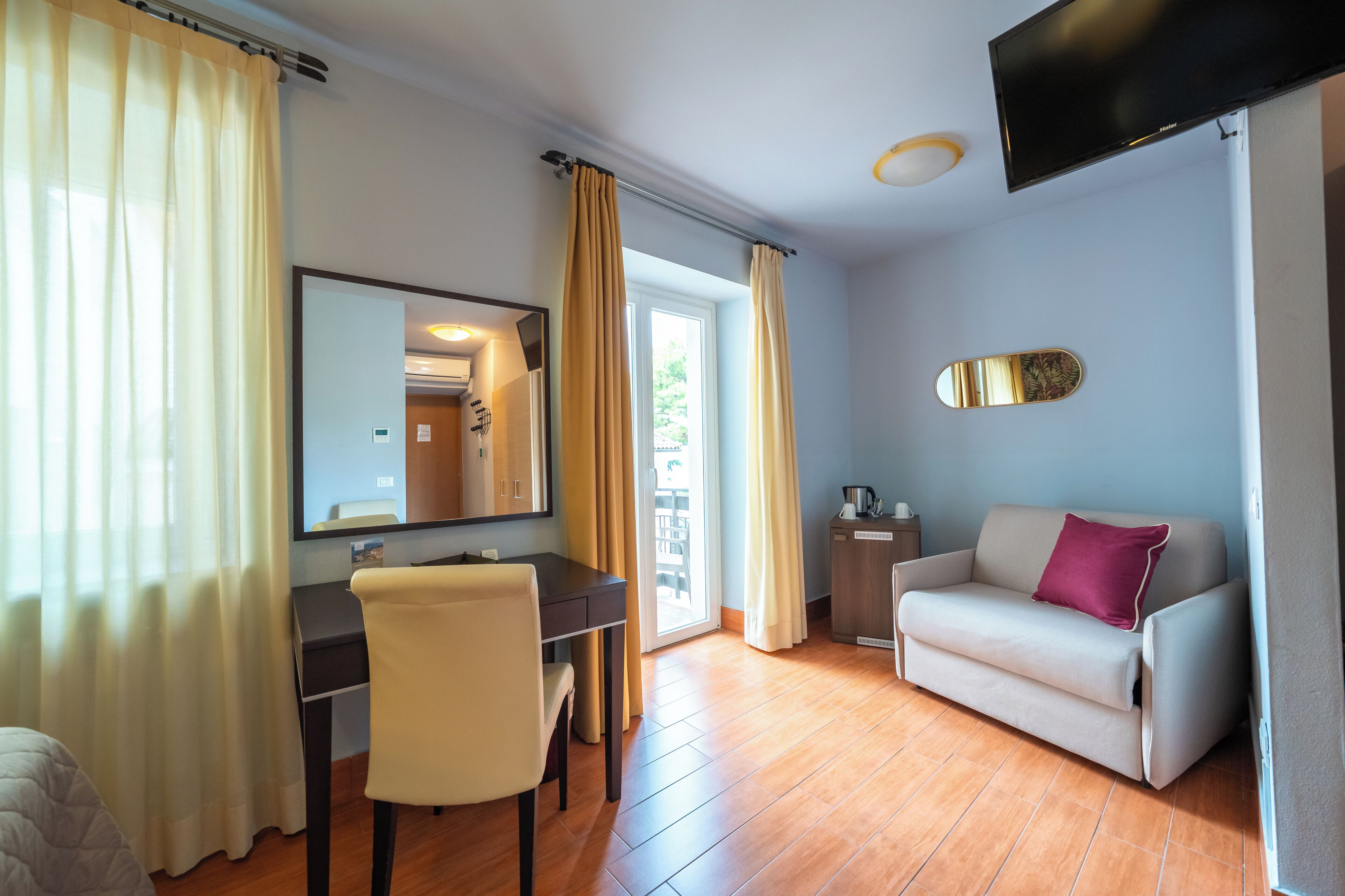 superior double room, balcony, partial lake view | 1 bedroom, down duvets, in-room safe, desk