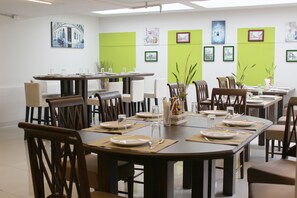 Breakfast area - Pas Cher Hotel, Bangkok (Bangkok)