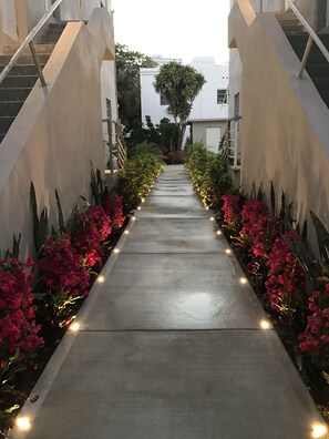 Exterior detail - Miami Beach 550 (Miami Beach)