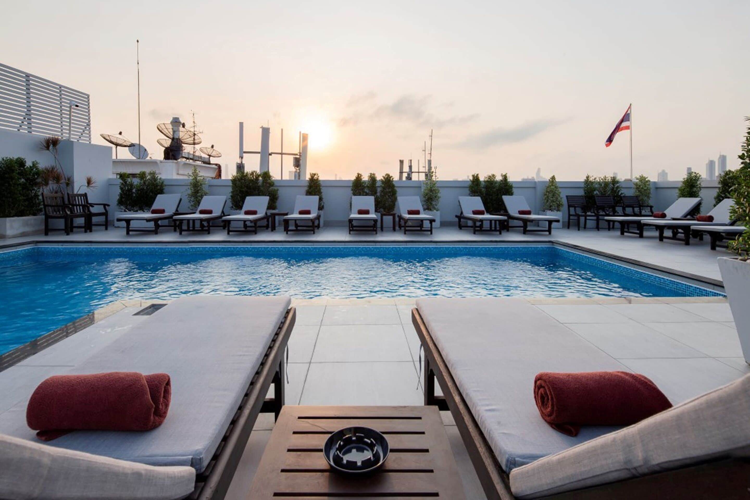 Außenpool, Liegestühle