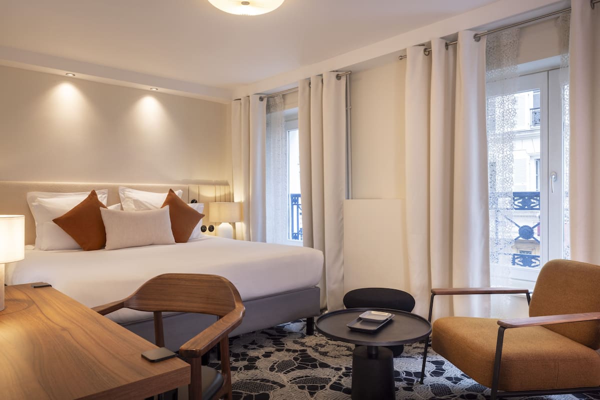Premium bedding, in-room safe, individually decorated