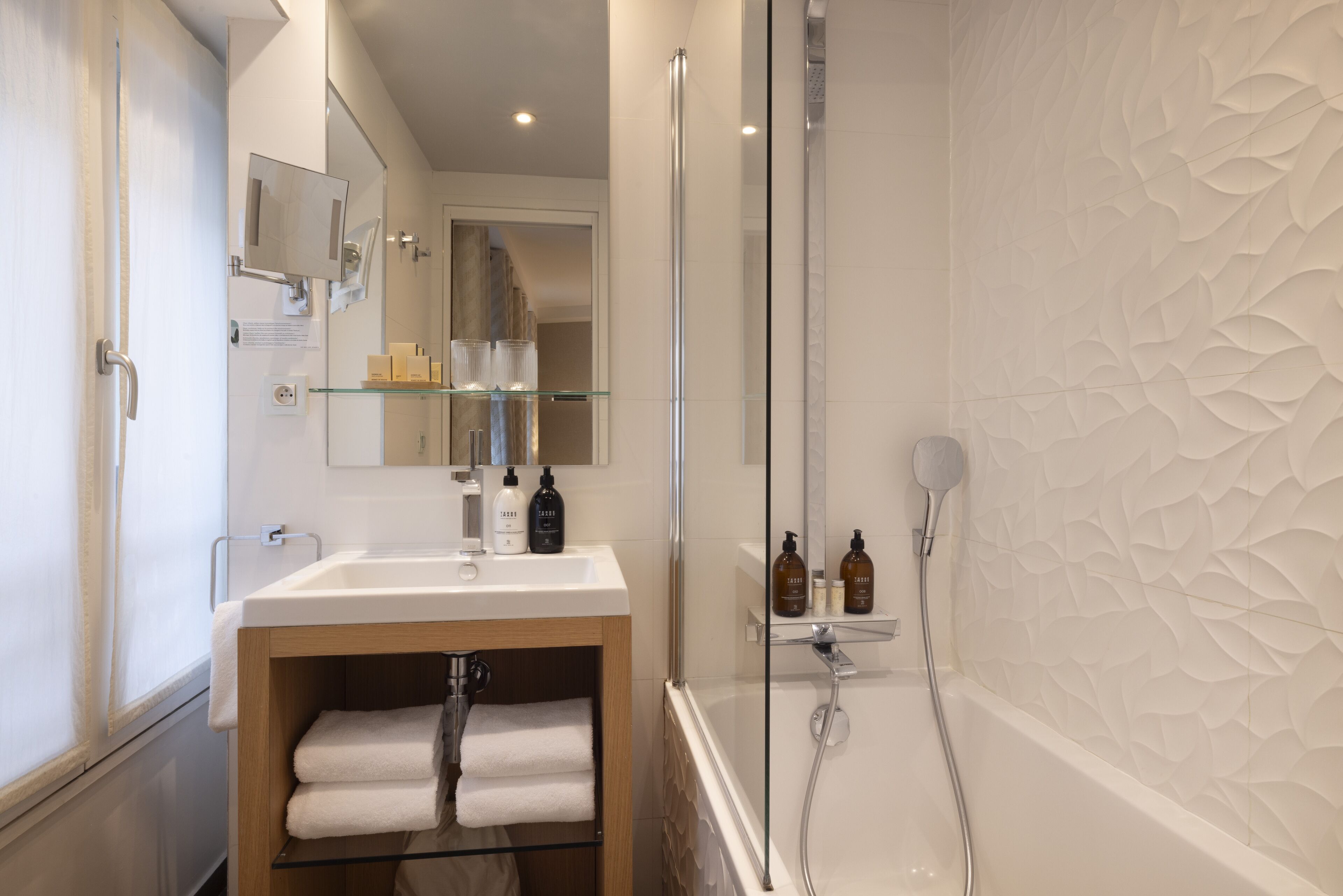 superior double or twin room | bathroom | free toiletries, hair dryer, bathrobes, slippers