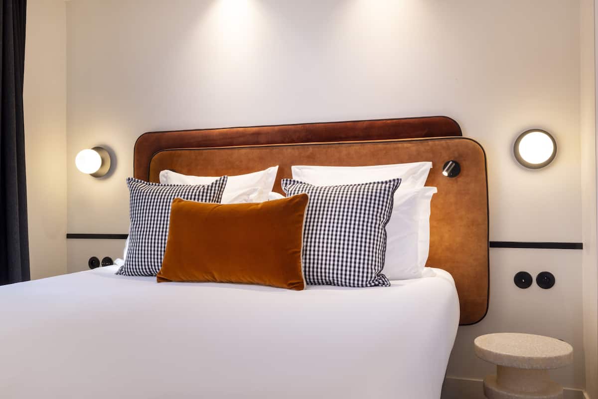 Premium bedding, in-room safe, individually decorated