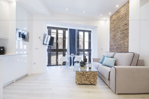 私人廚房 | 大型雪櫃/冰箱、微波爐、爐具、特濃咖啡機