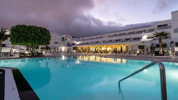 Outdoor pool, pool umbrellas, sun loungers