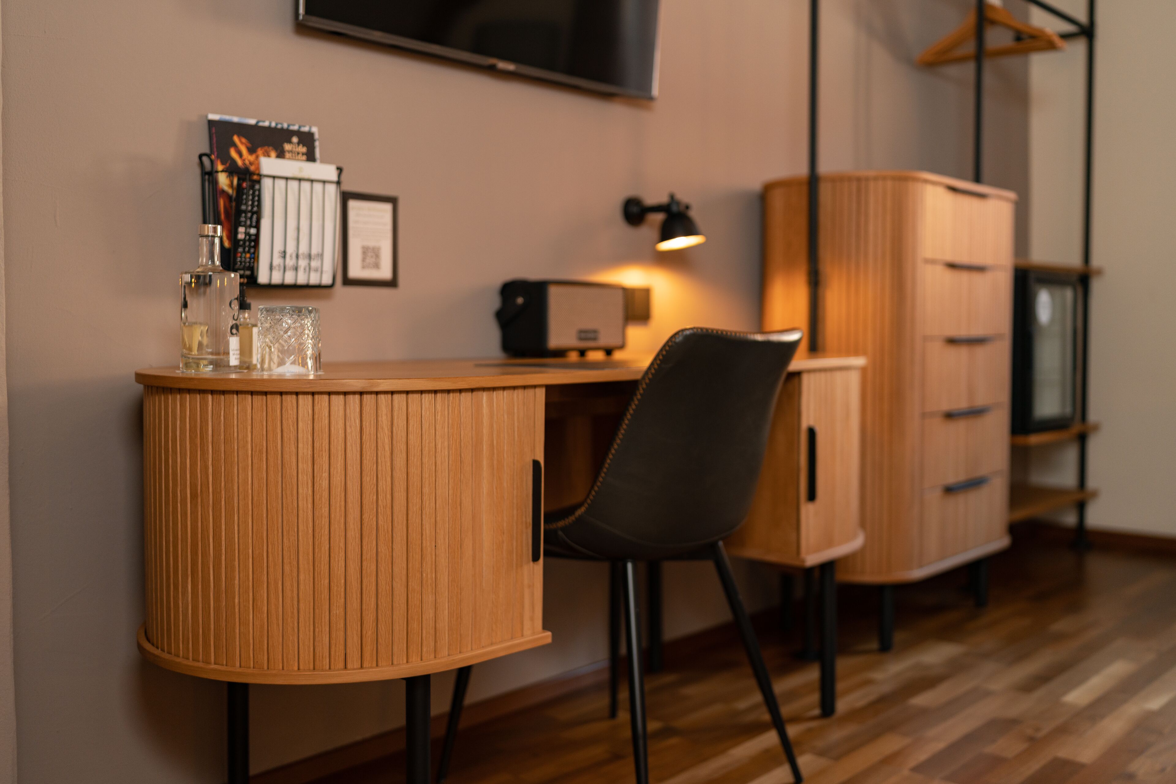 deluxe double room, 1 queen bed | hypo-allergenic bedding, minibar, in-room safe, individually decorated