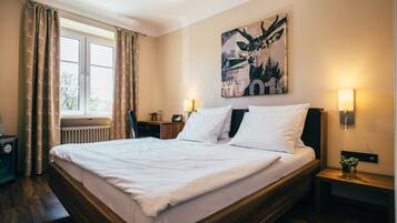 Economy Double Room | Hypo-allergenic bedding, minibar, in-room safe, individually decorated