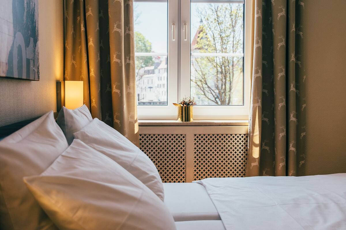 economy double room | hypo-allergenic bedding, minibar, in-room safe, individually decorated