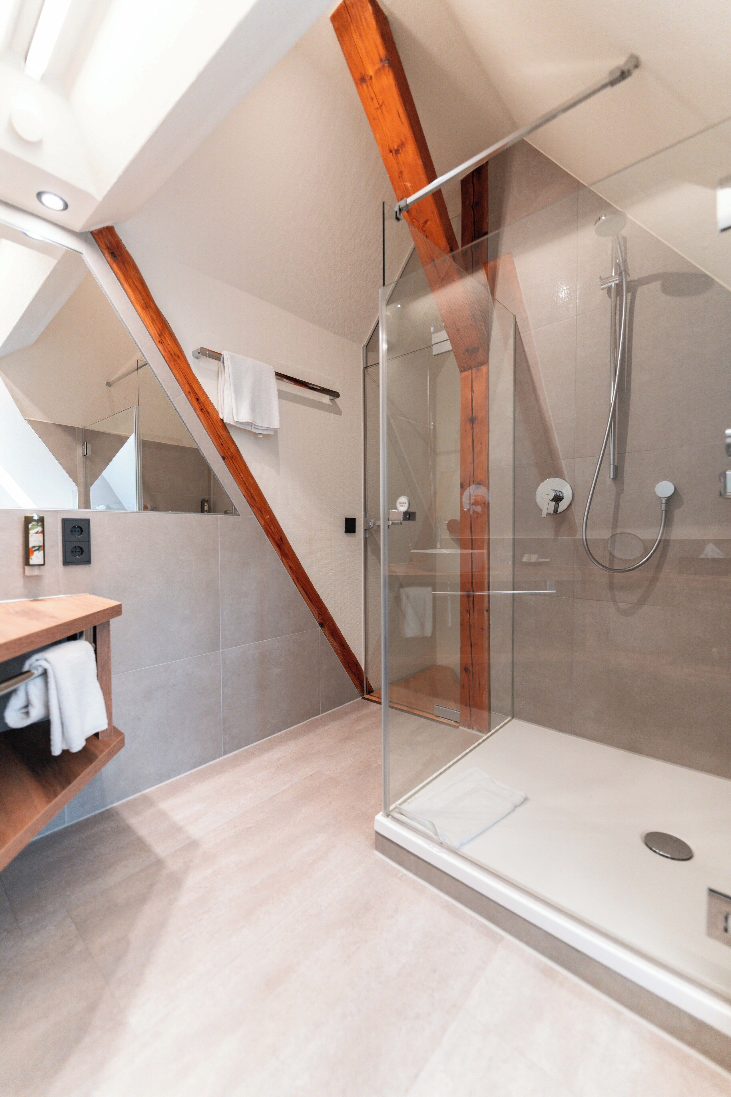 double room (maisonette) | bathroom | hair dryer, towels