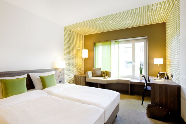 Caja de seguridad en la habitación, escritorio y cortinas blackout 