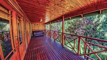 Apartment, 2 Bedrooms | In-room safe, desk, free WiFi, bed sheets