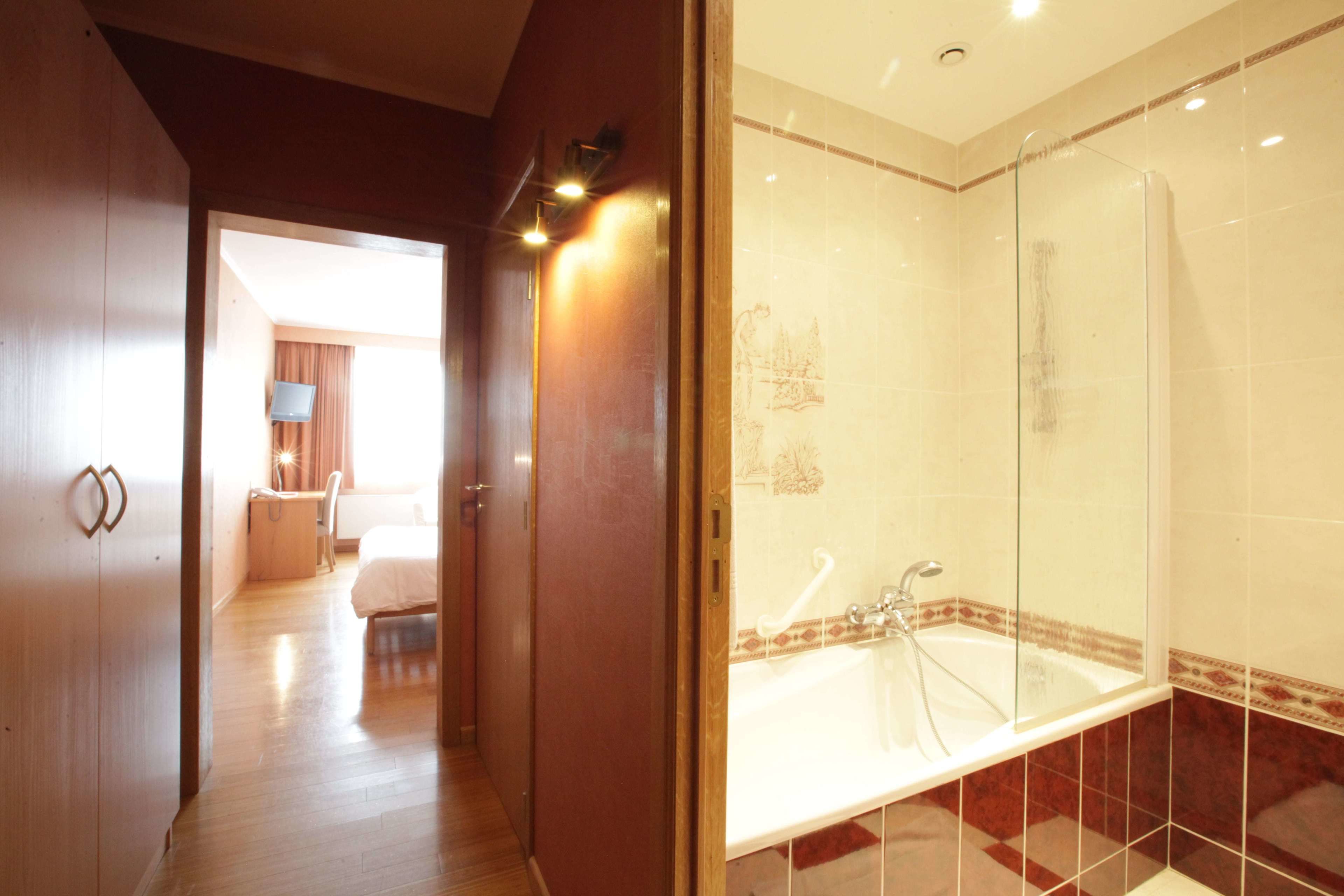 superior double room, 1 queen bed, garden view, garden area | bathroom | combined shower/bathtub, free toiletries, hair dryer, towels